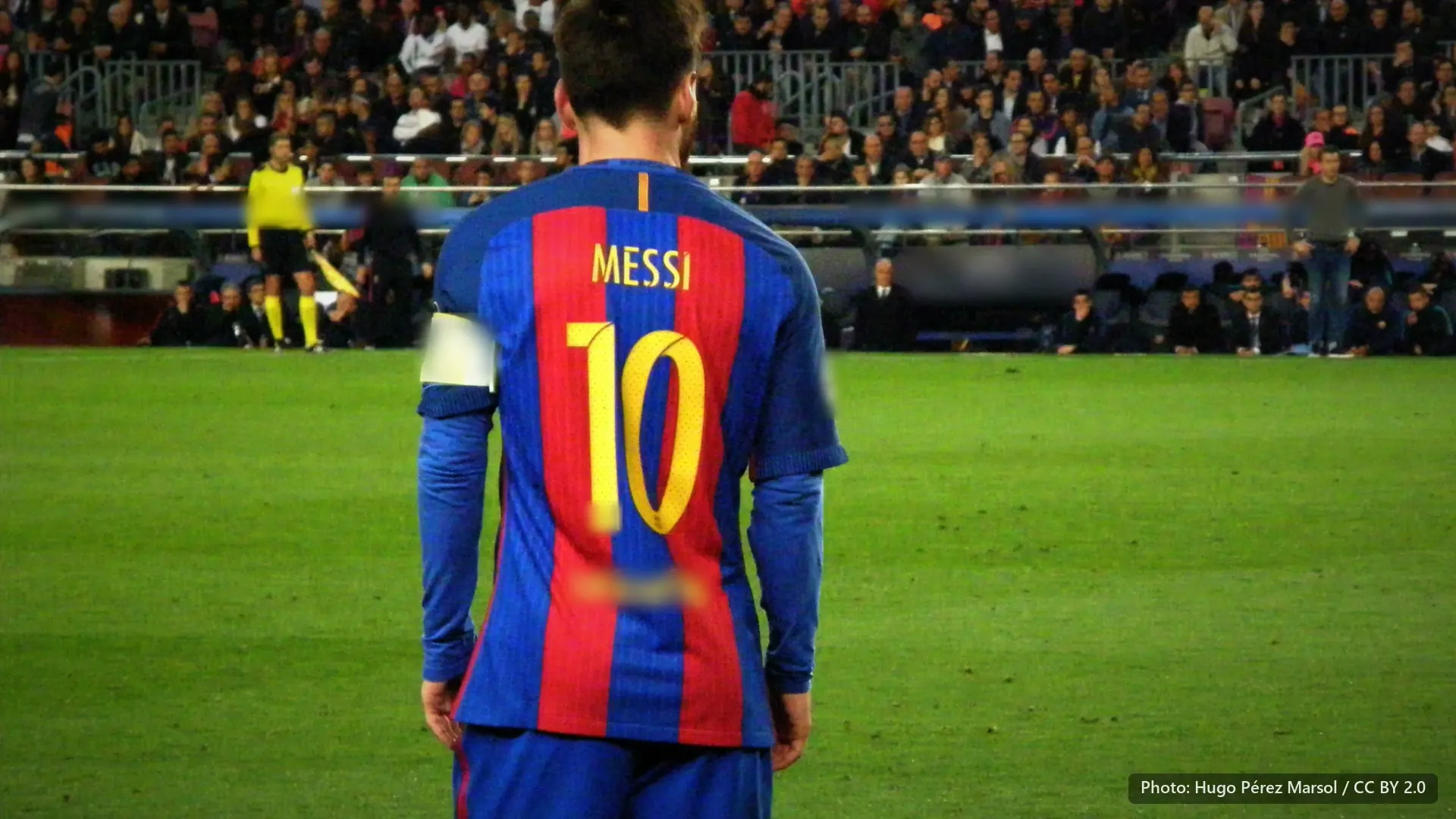 Messi seen from behind in a shirt with a yellow 10.